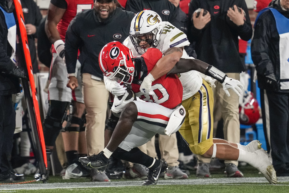 Kyle Efford tackles Daijun Edwards